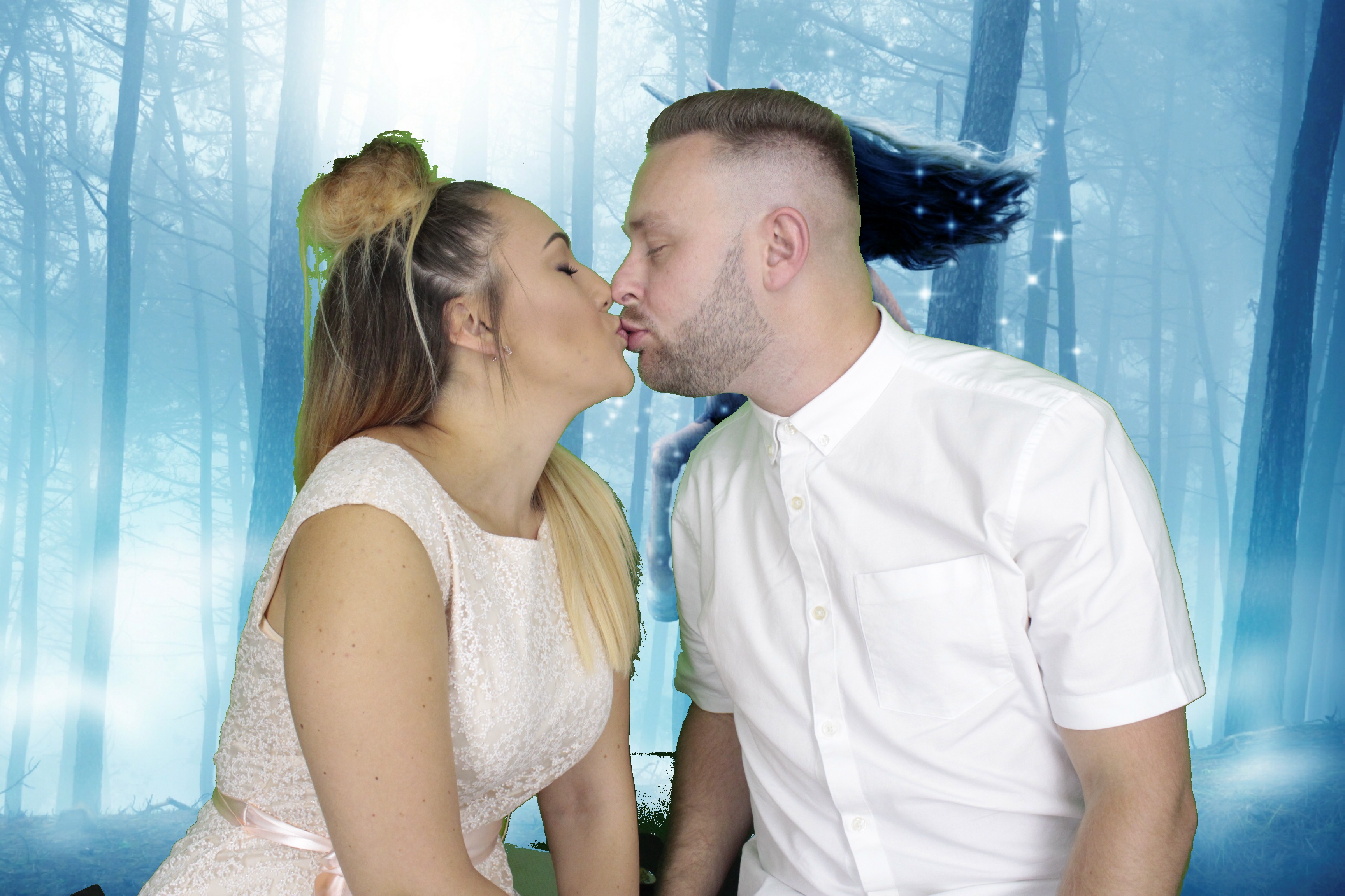 Mr & Mrs Harvey | View more photos from the event at gallery.myphotoboothexperience.co.uk/u/MyPhotoBoothExperienceLtd/Mr-Mrs-Harvey